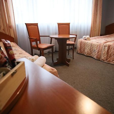 Nasz Klub - Pokoje Goscinne Poznan Bagian luar foto